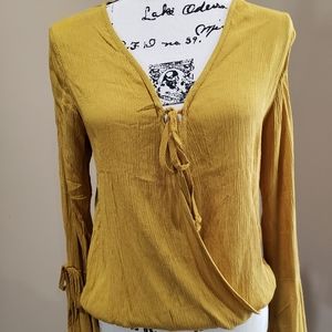 NWOT Medium Blouse Ambiance